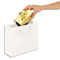 Paquet de 25 sacs pelliculés Blanc avec poignées cordelières assorties 40 x 32 x 12 cm