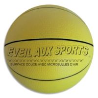 FIRST LOISIRS Ballon de basket mousse de PVC 17,8cm, 200g éveil au sport. Parfait pour apprendre