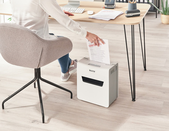 LEITZ Destructeur de documents IQ Protect 6M P-5, coupe micro, 6 feuilles, 18 litres, 80950000 – Image 4